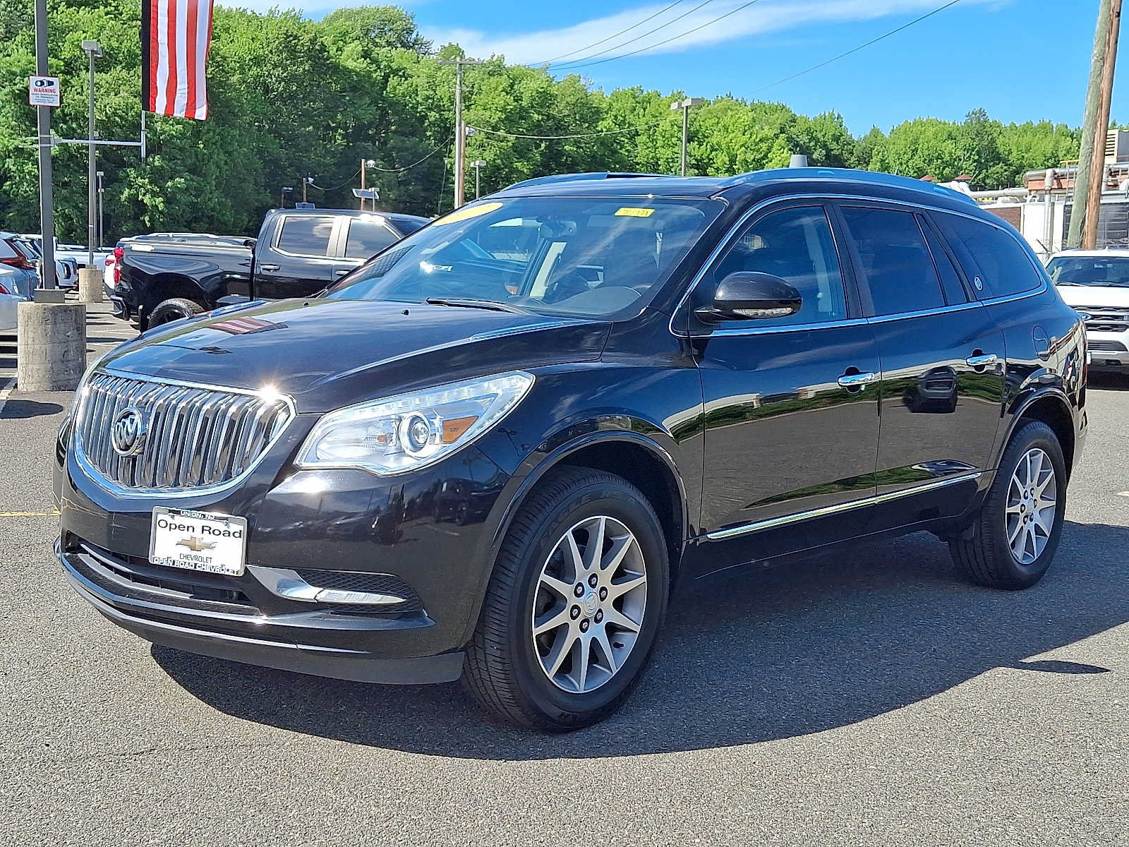 Used 2017 Buick Enclave Leather FWD image 3