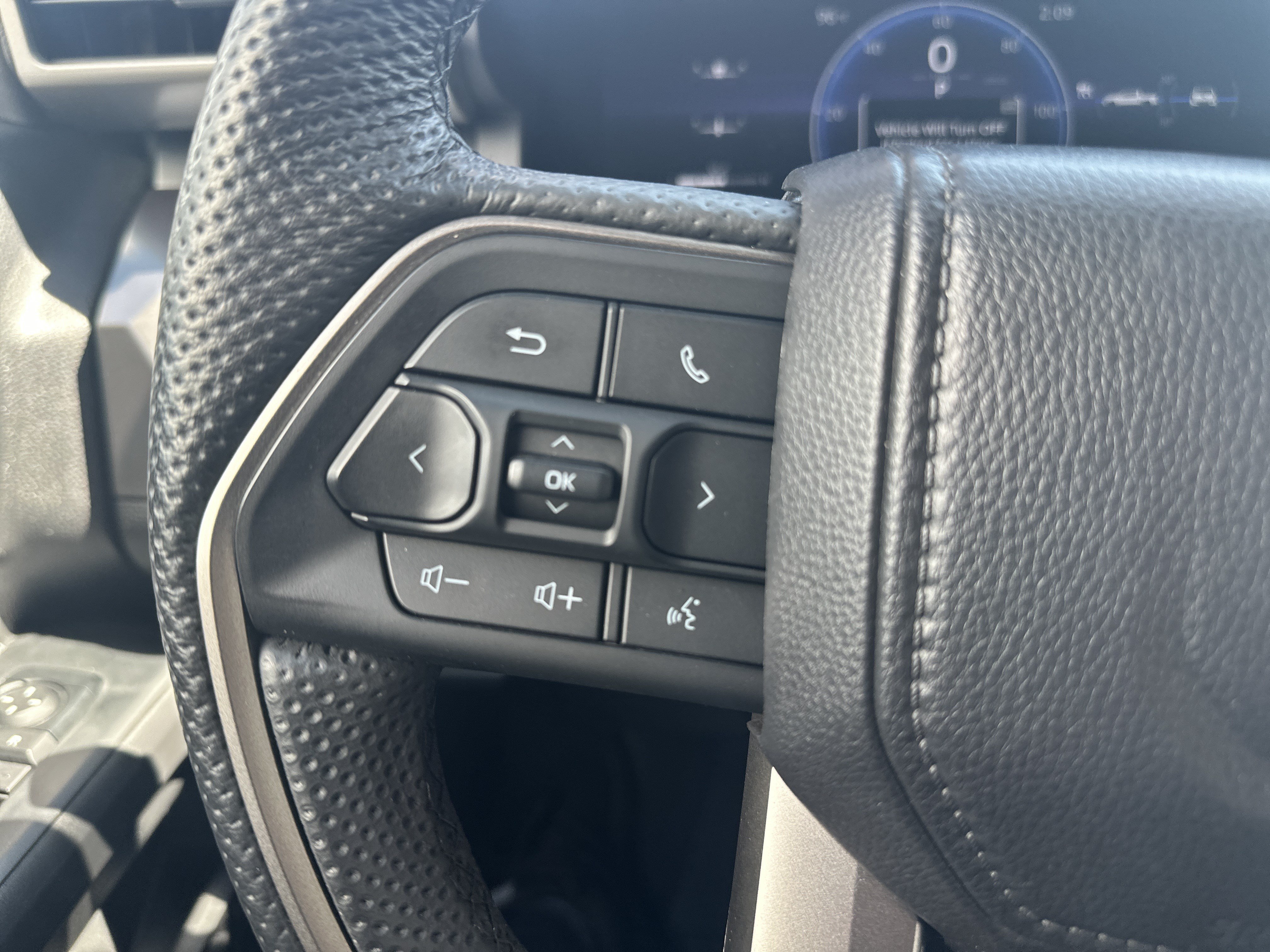 Used 2025 Toyota Tacoma TRD Off-Road w/ TRD Off Road Upgrade Package AWD/4WD image 18