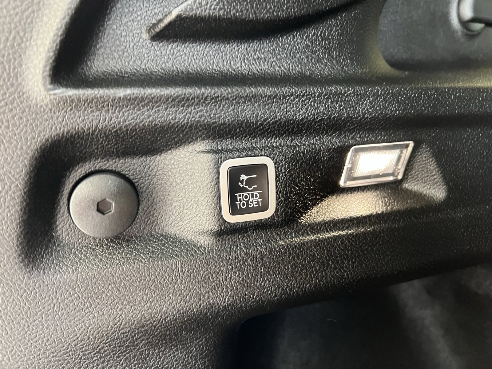 Used 2024 Jeep Grand Cherokee L Limited w/ Black Appearance Package image 46