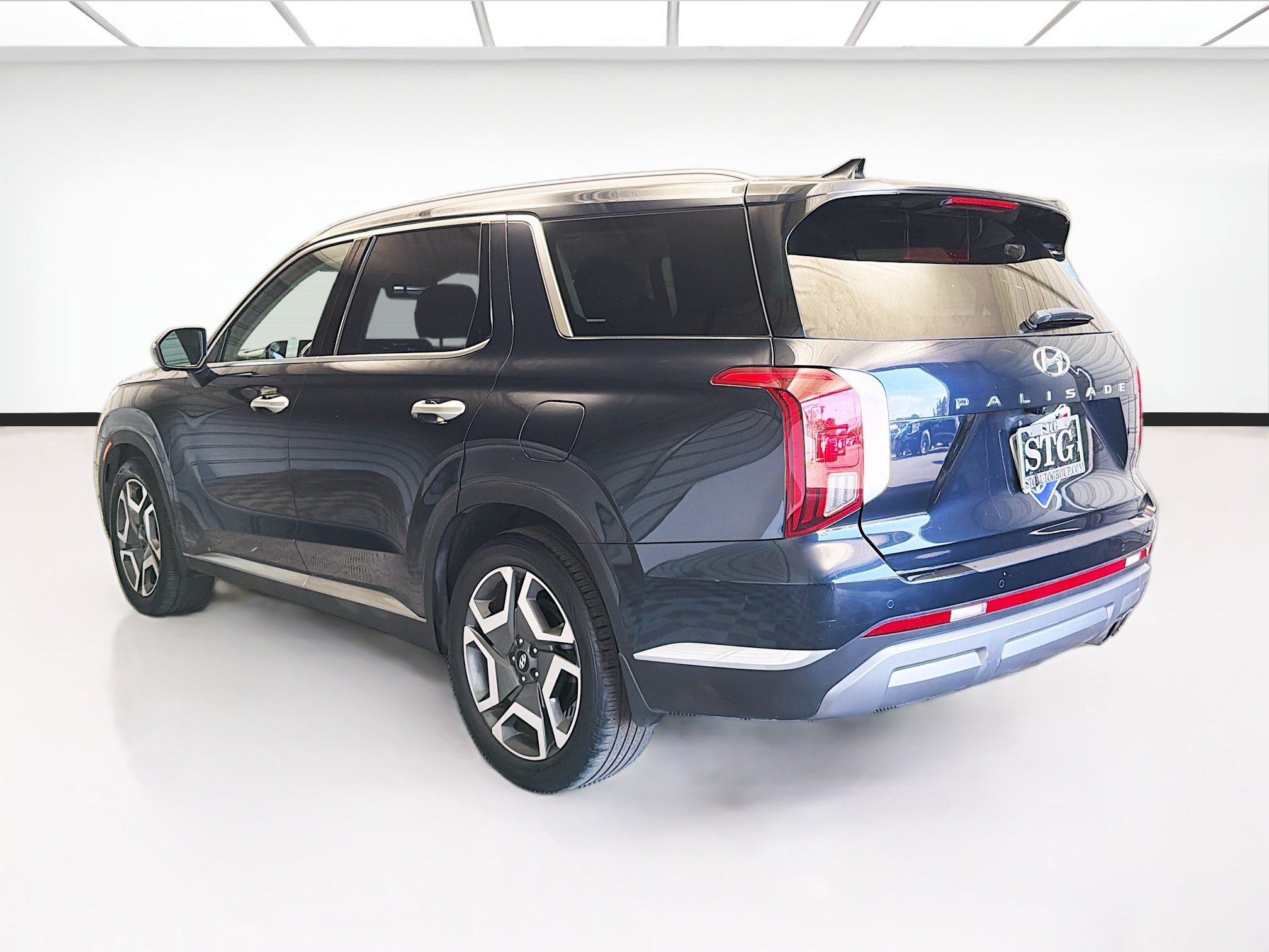 Used 2023 Hyundai Palisade Limited FWD image 6