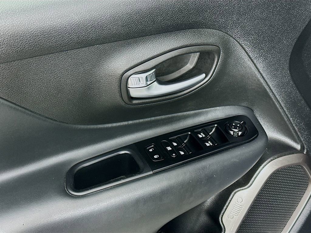 Used 2021 Jeep Renegade Limited image 24