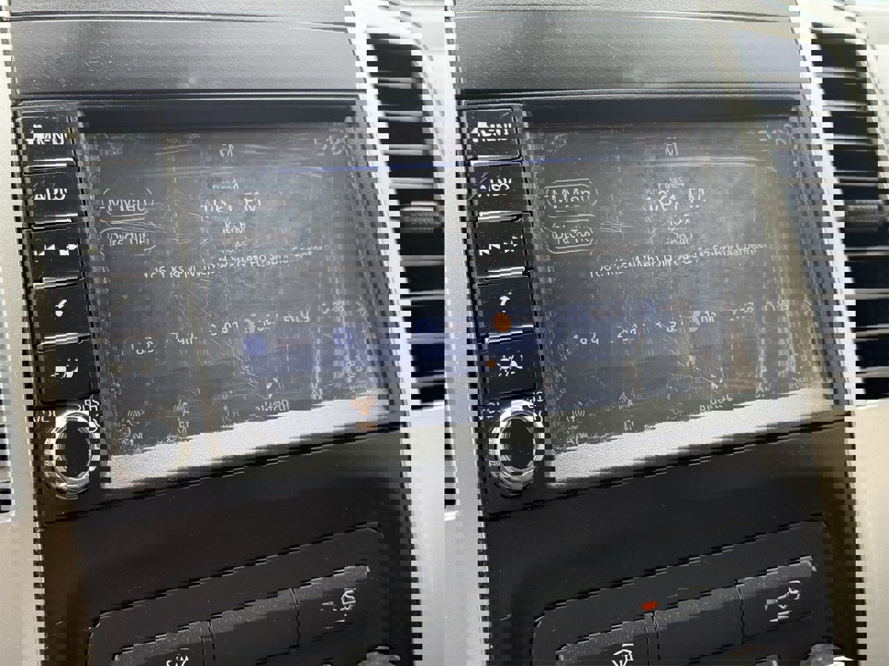 Used 2019 Nissan Frontier SV image 17