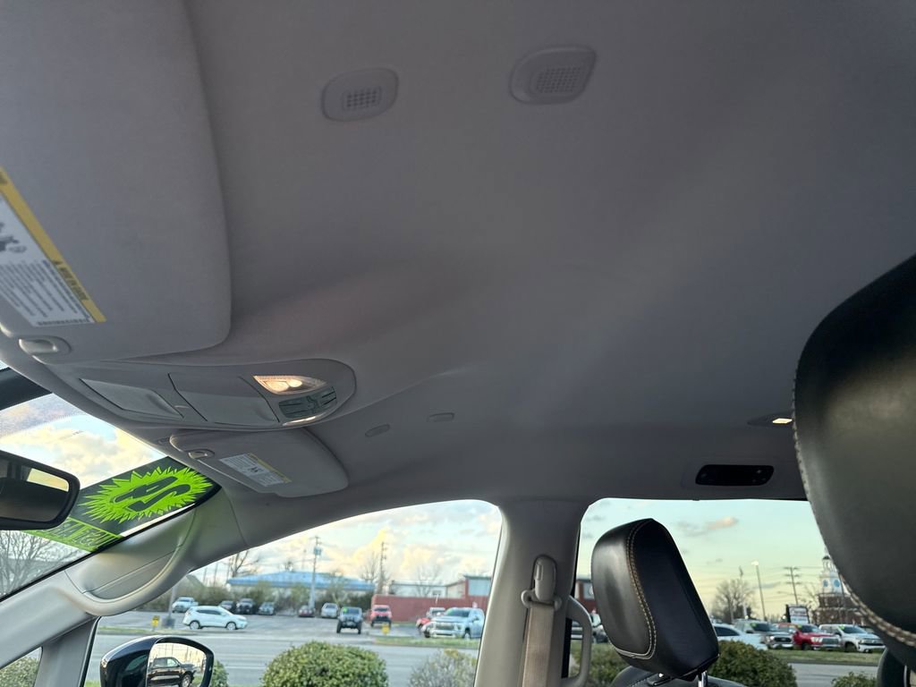 Used 2024 Chrysler Pacifica Touring-L FWD image 23