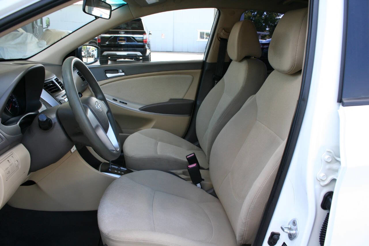 Used 2013 Hyundai Accent GLS FWD image 15