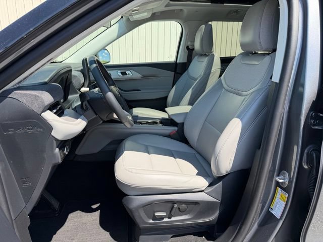 Certified 2025 Ford Explorer Active w/ Active Comfort Package AWD/4WD image 12