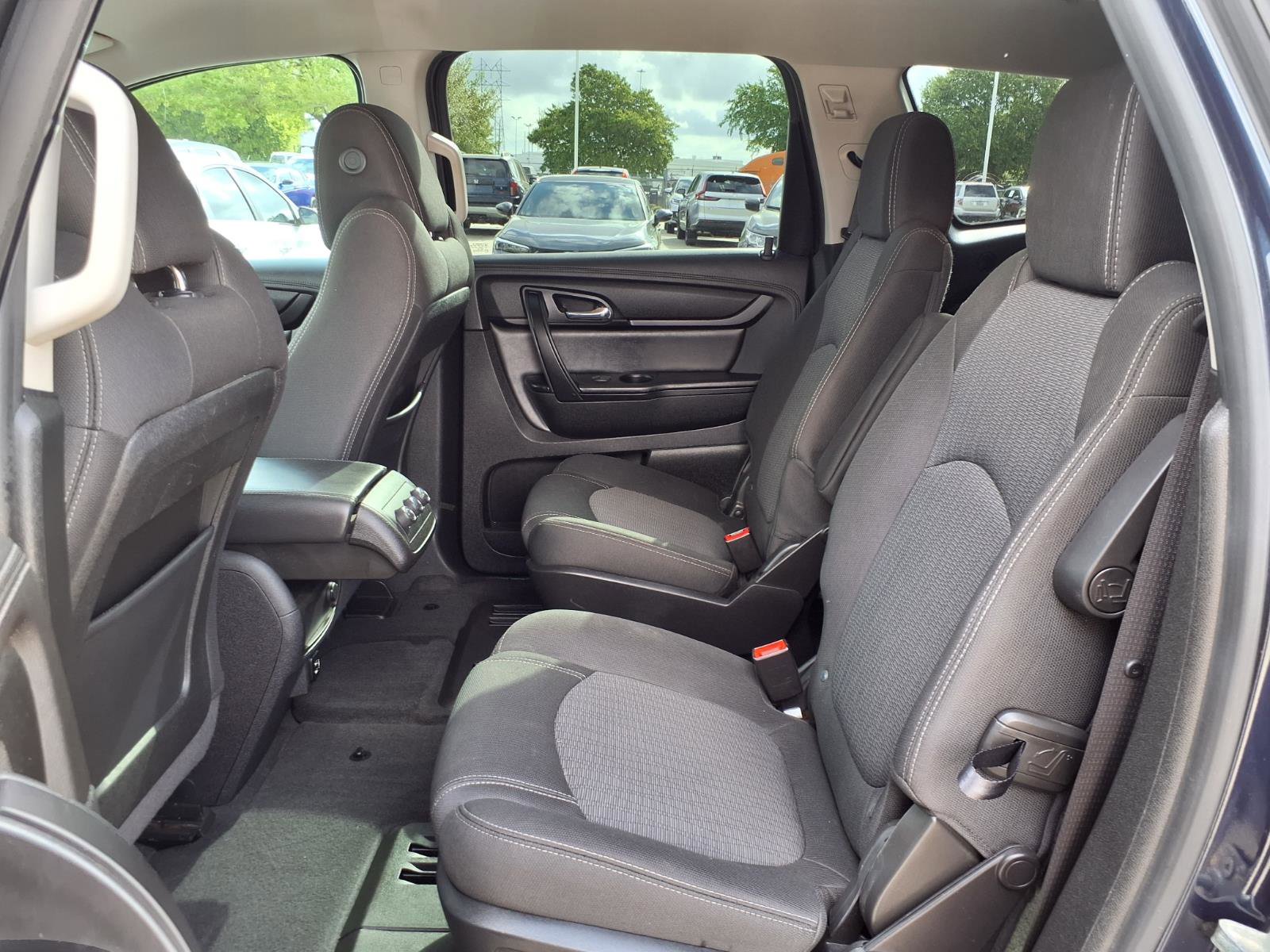 Used 2017 Chevrolet Traverse LT w/ Style and Technology Package image 18