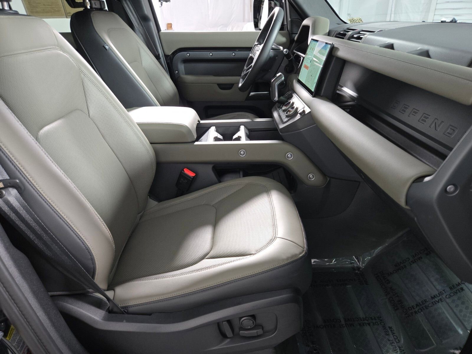 Used 2025 Land Rover Defender 110 S AWD/4WD image 3