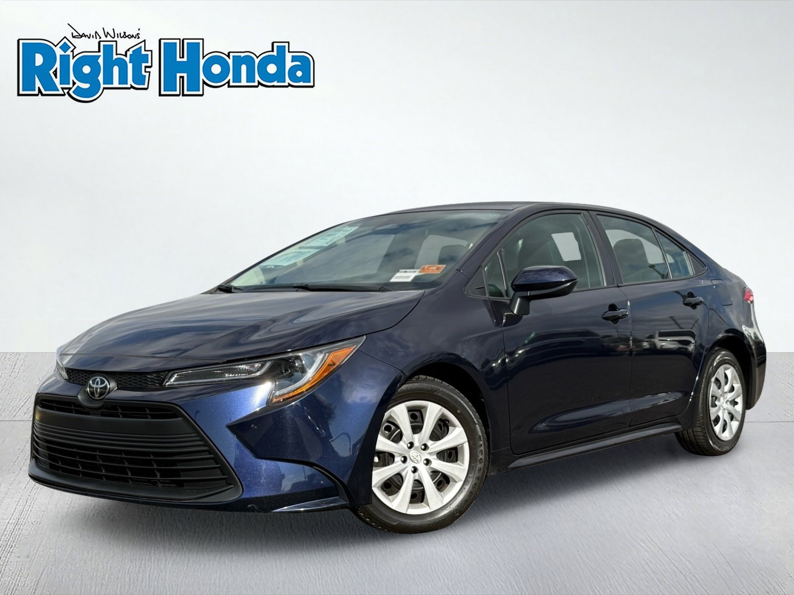 Used 2025 Toyota Corolla LE FWD image 2