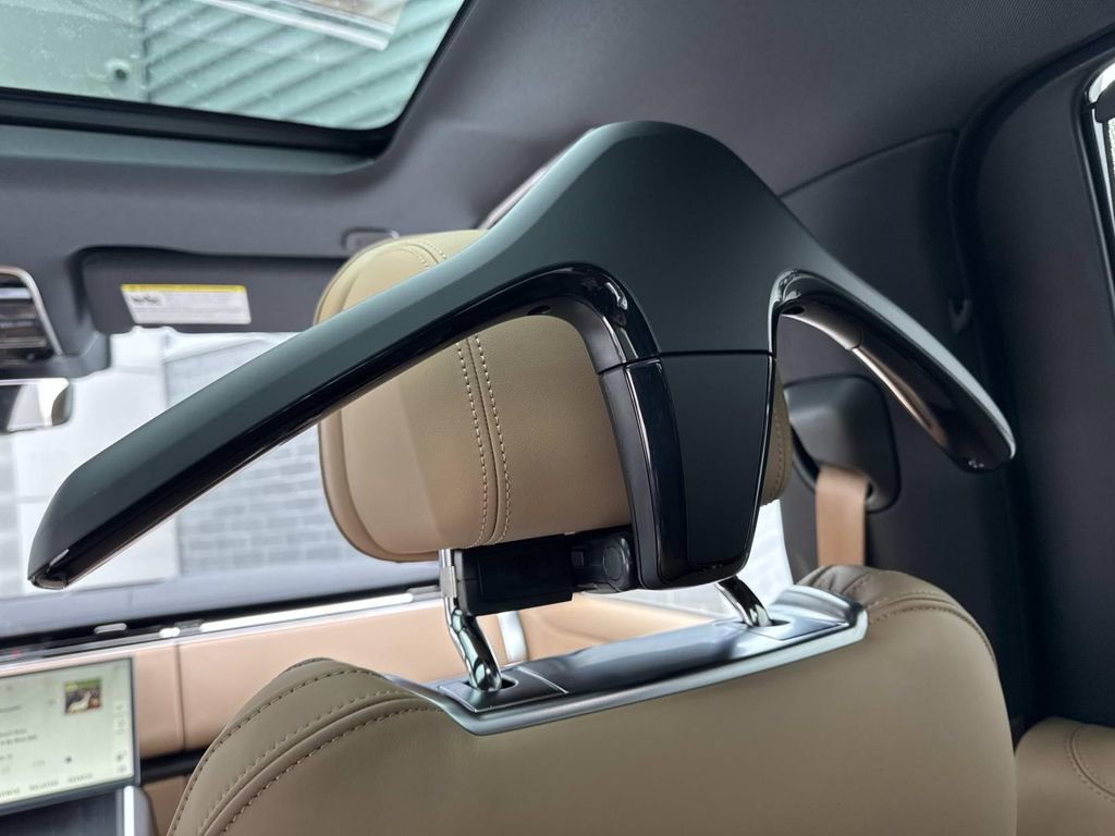 New 2026 Land Rover Range Rover SE image 16