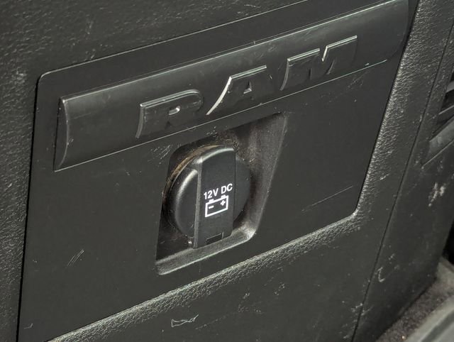 Used 2017 RAM 1500 Classic SLT w/ SLT Plus D￩cor Group image 26