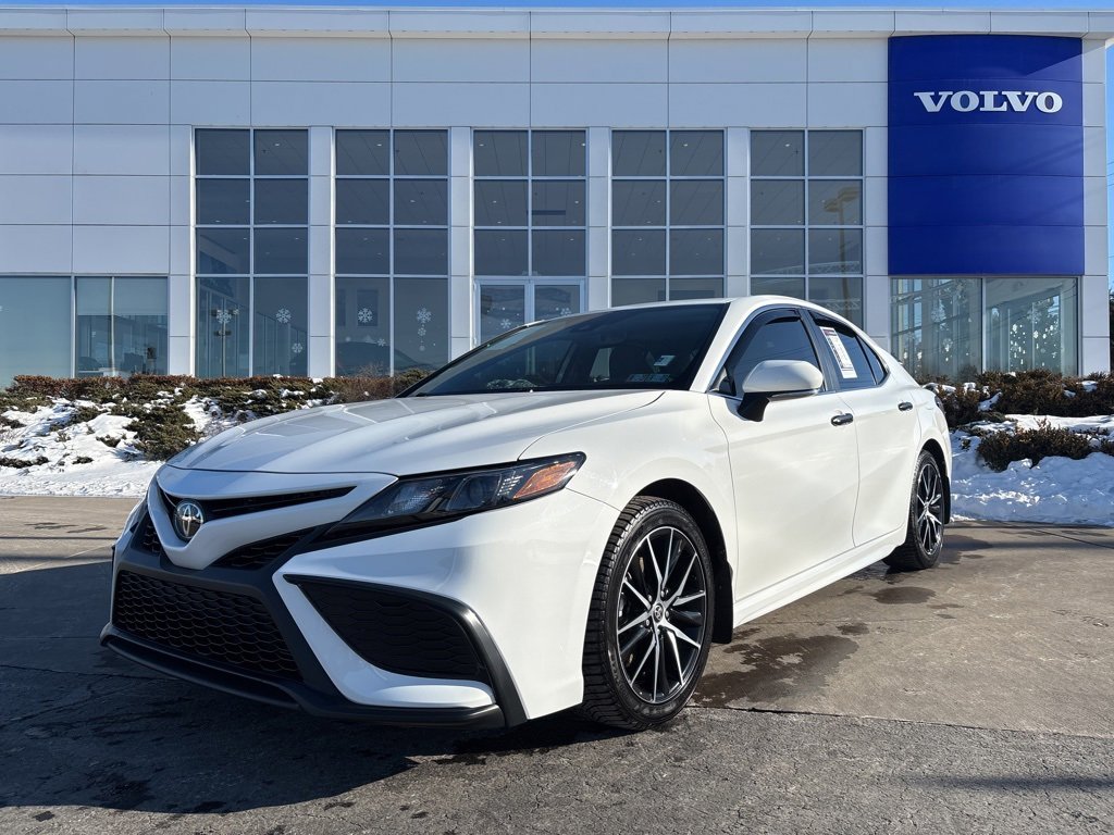 Used 2023 Toyota Camry SE w/ Cold Weather Package image 43