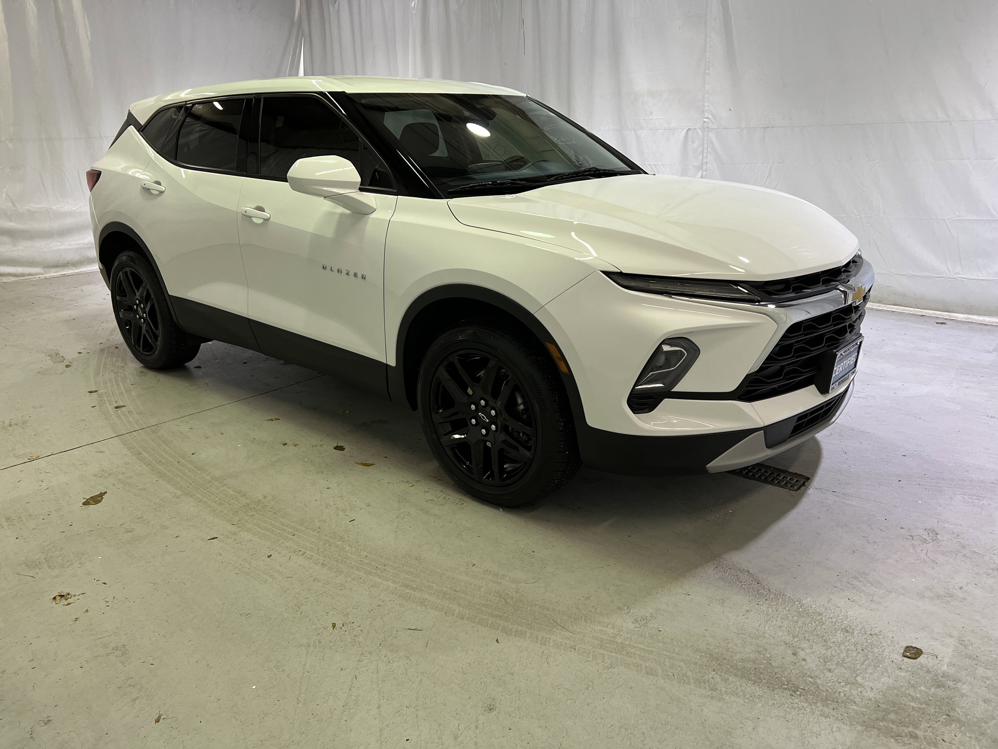 Used 2023 Chevrolet Blazer LT image 2