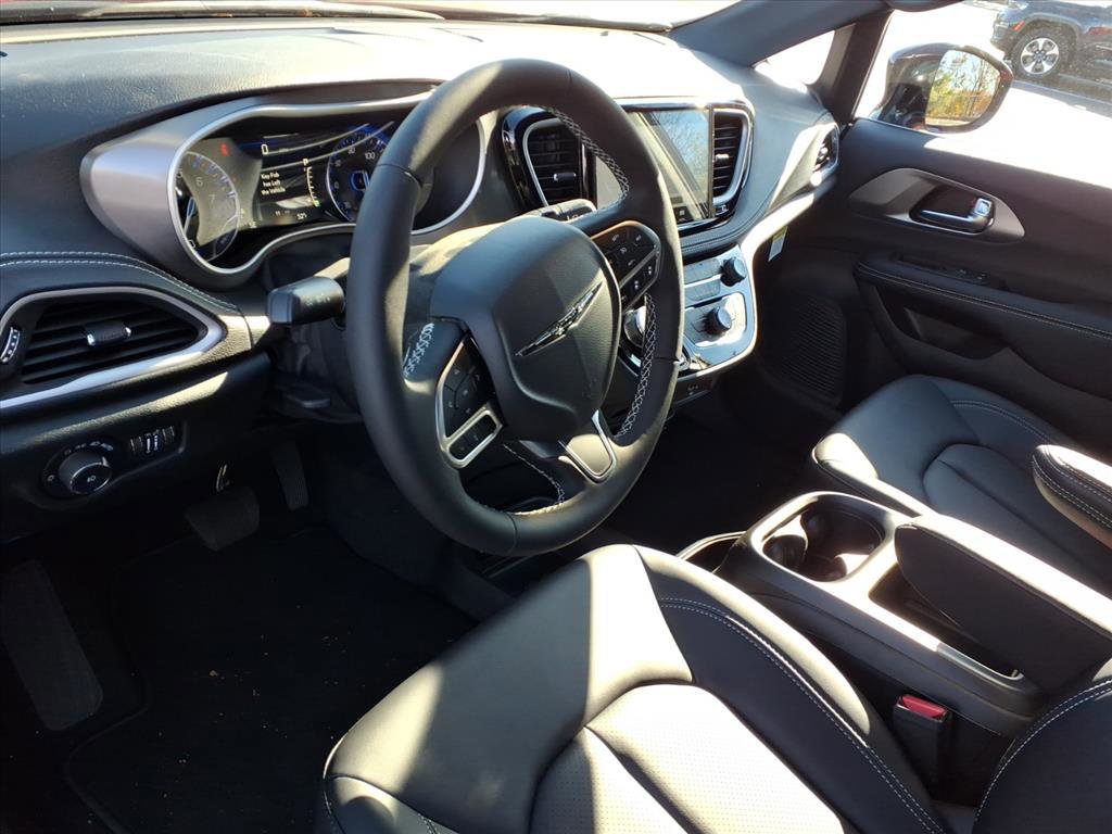 New 2026 Chrysler Pacifica Select image 15