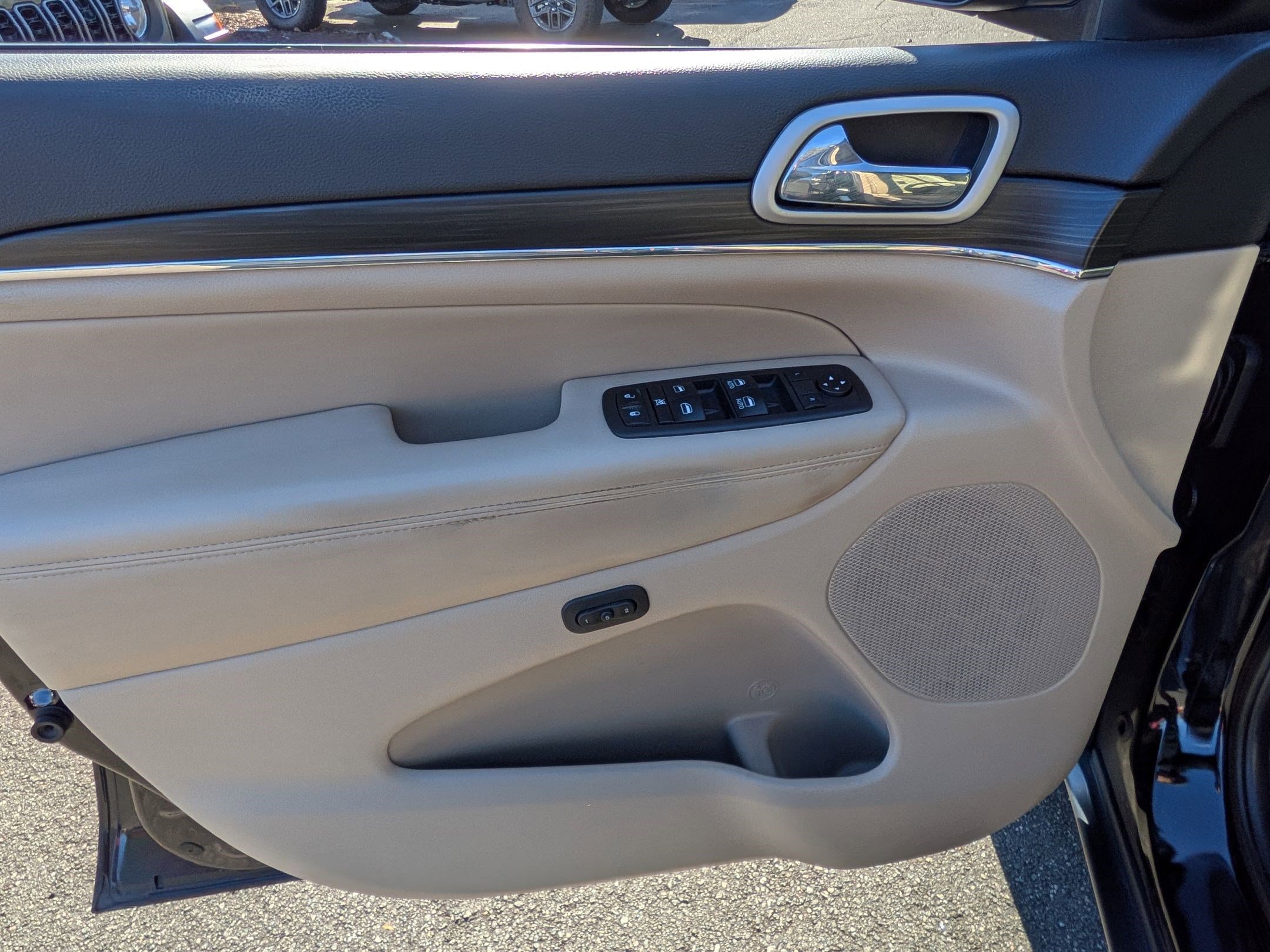 Used 2021 Jeep Grand Cherokee Limited w/ Sun & Sound Group image 12