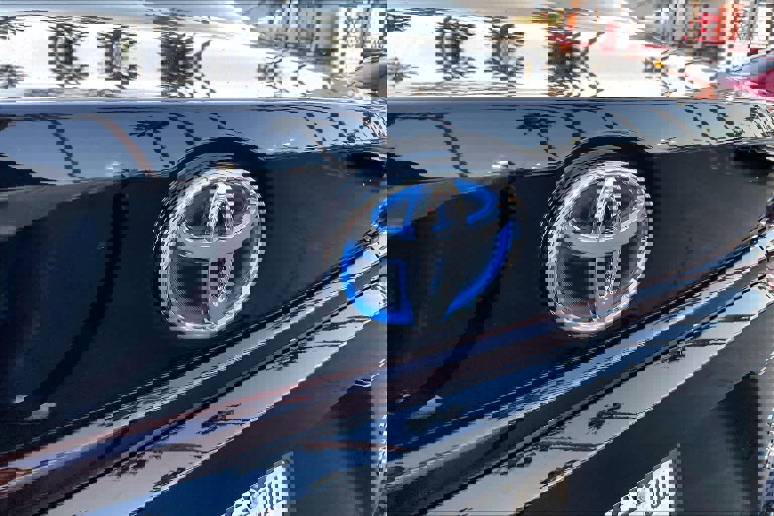 Certified 2025 Toyota Corolla LE image 28