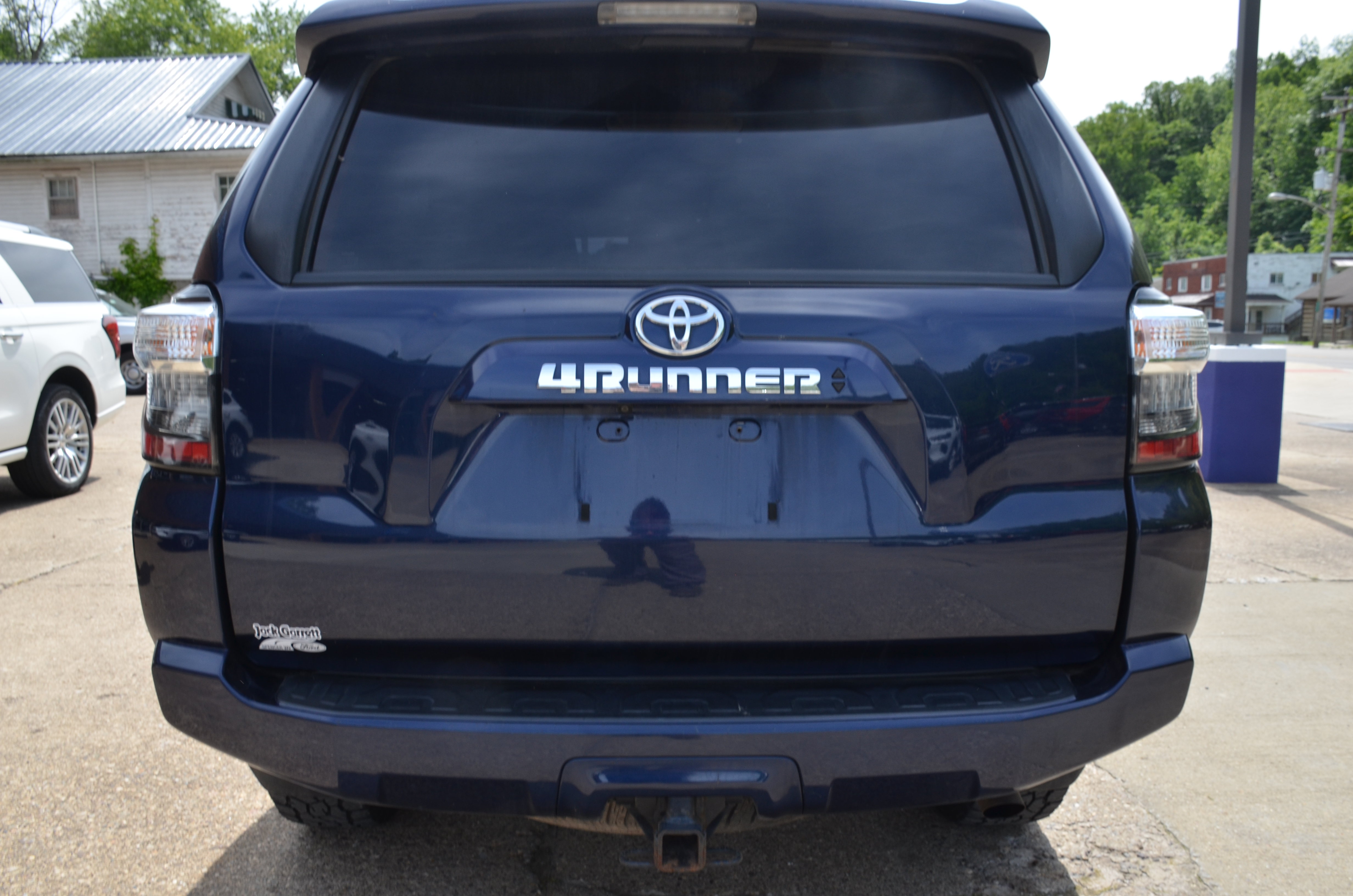 Used 2021 Toyota 4Runner SR5 Premium w/ Moonroof Package AWD/4WD image 6