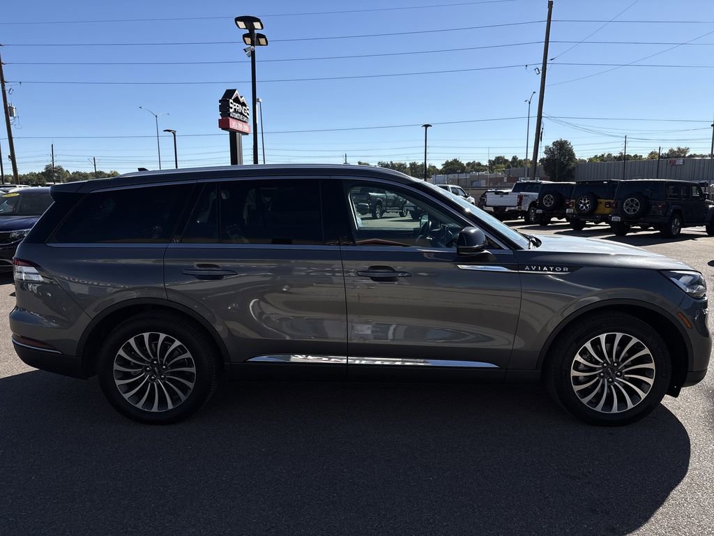 Used 2023 Lincoln Aviator Reserve image 6