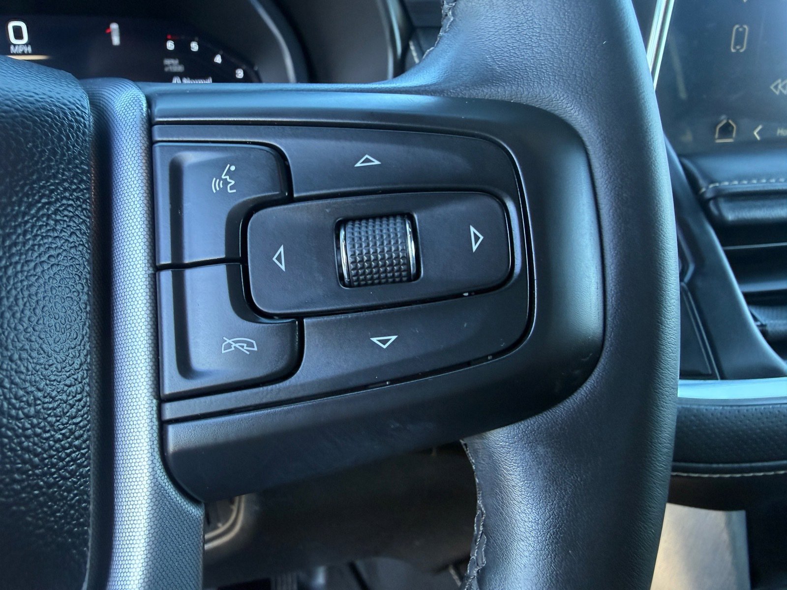 Used 2024 GMC Yukon XL SLT w/ SLT Luxury Package image 15