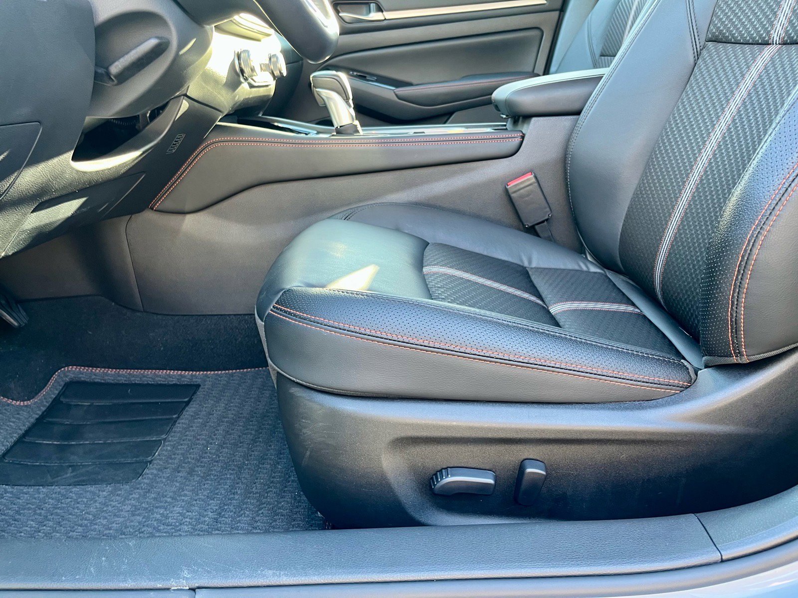 Used 2024 Nissan Altima 2.5 SR image 11