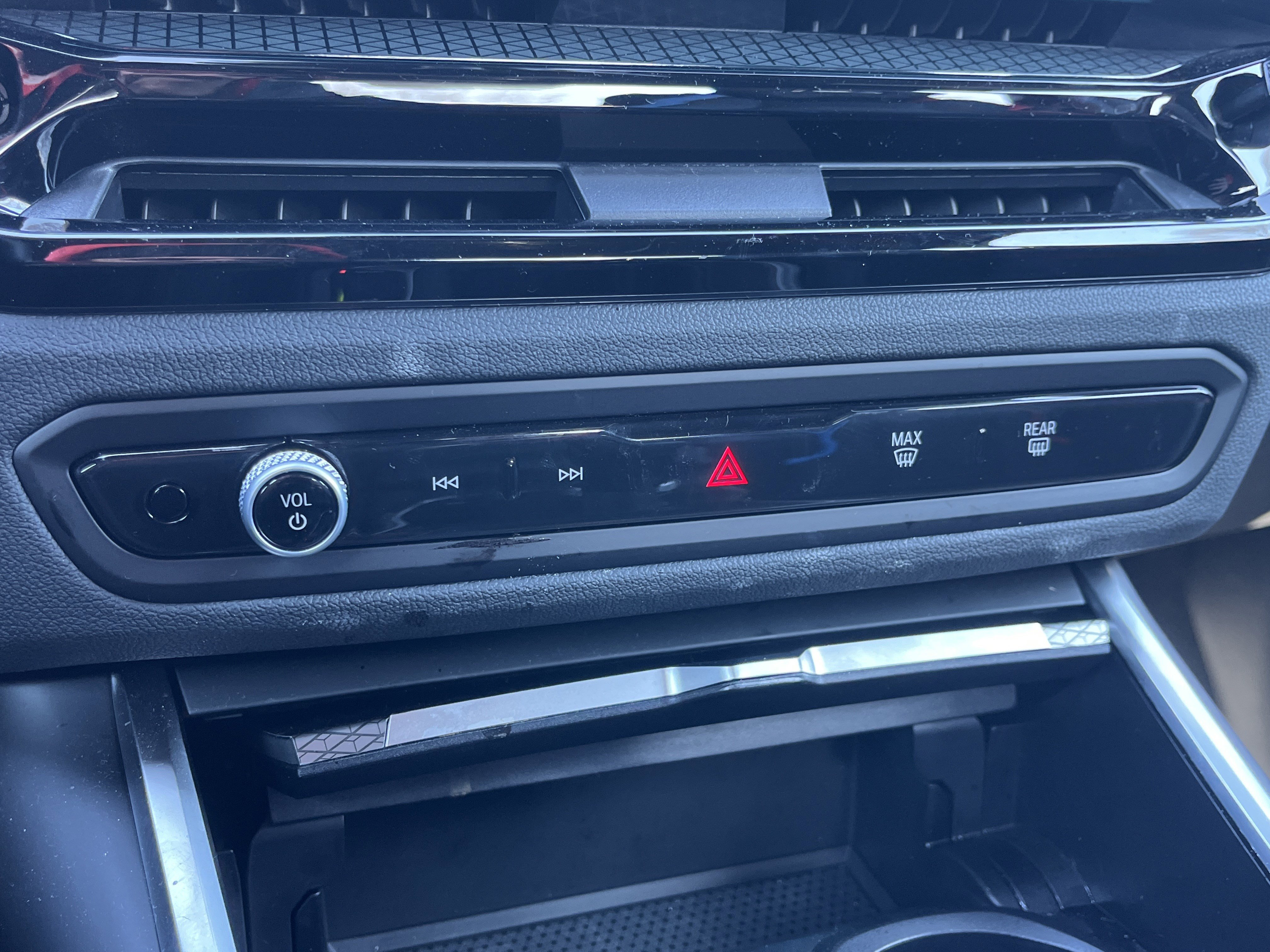 Used 2025 BMW M2 w/ Lighting Package image 6