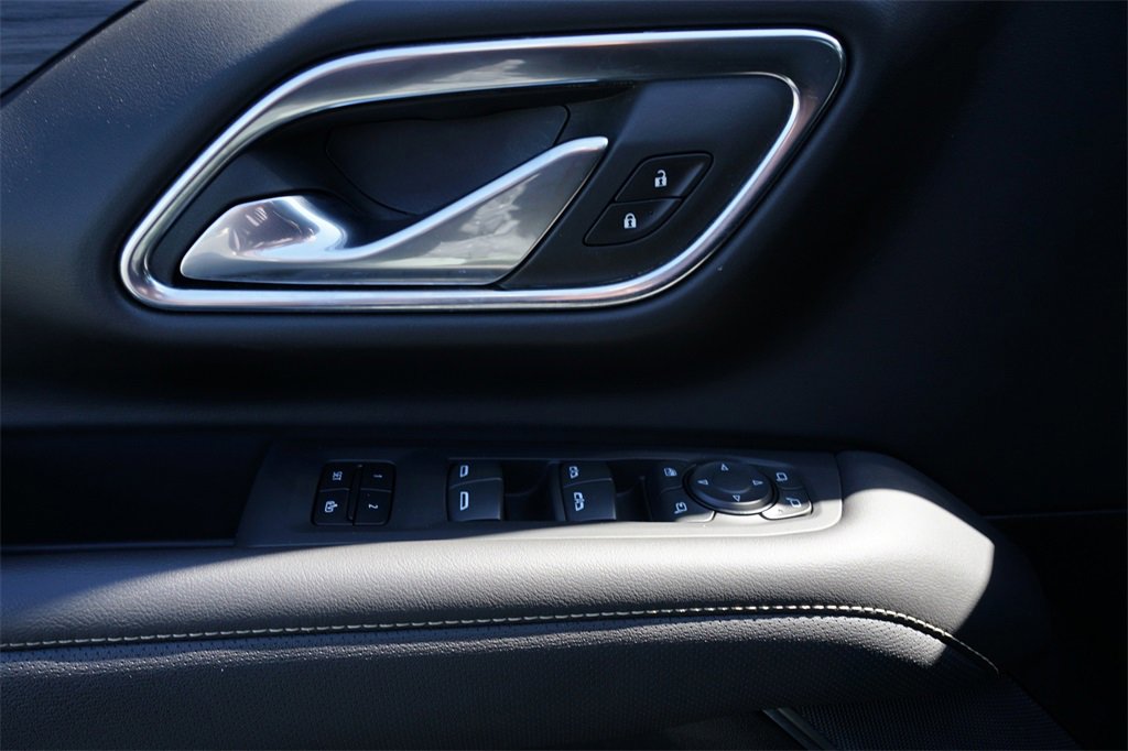 Used 2023 GMC Yukon XL SLT w/ SLT Luxury Package image 17