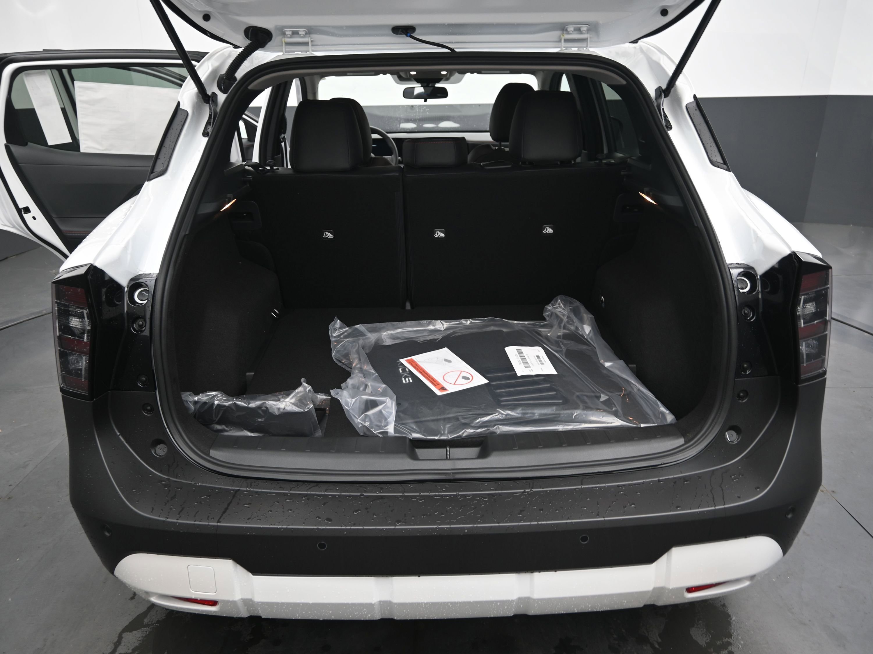 New 2025 Nissan Kicks SR image 28