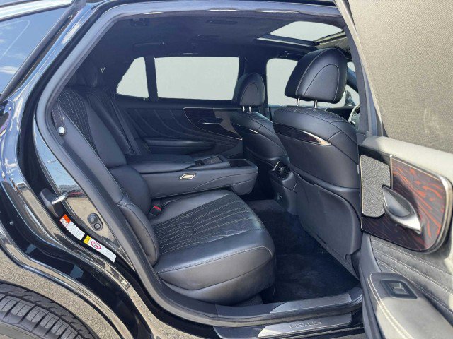 Used 2018 Lexus LS 500h w/ Luxury Package image 37