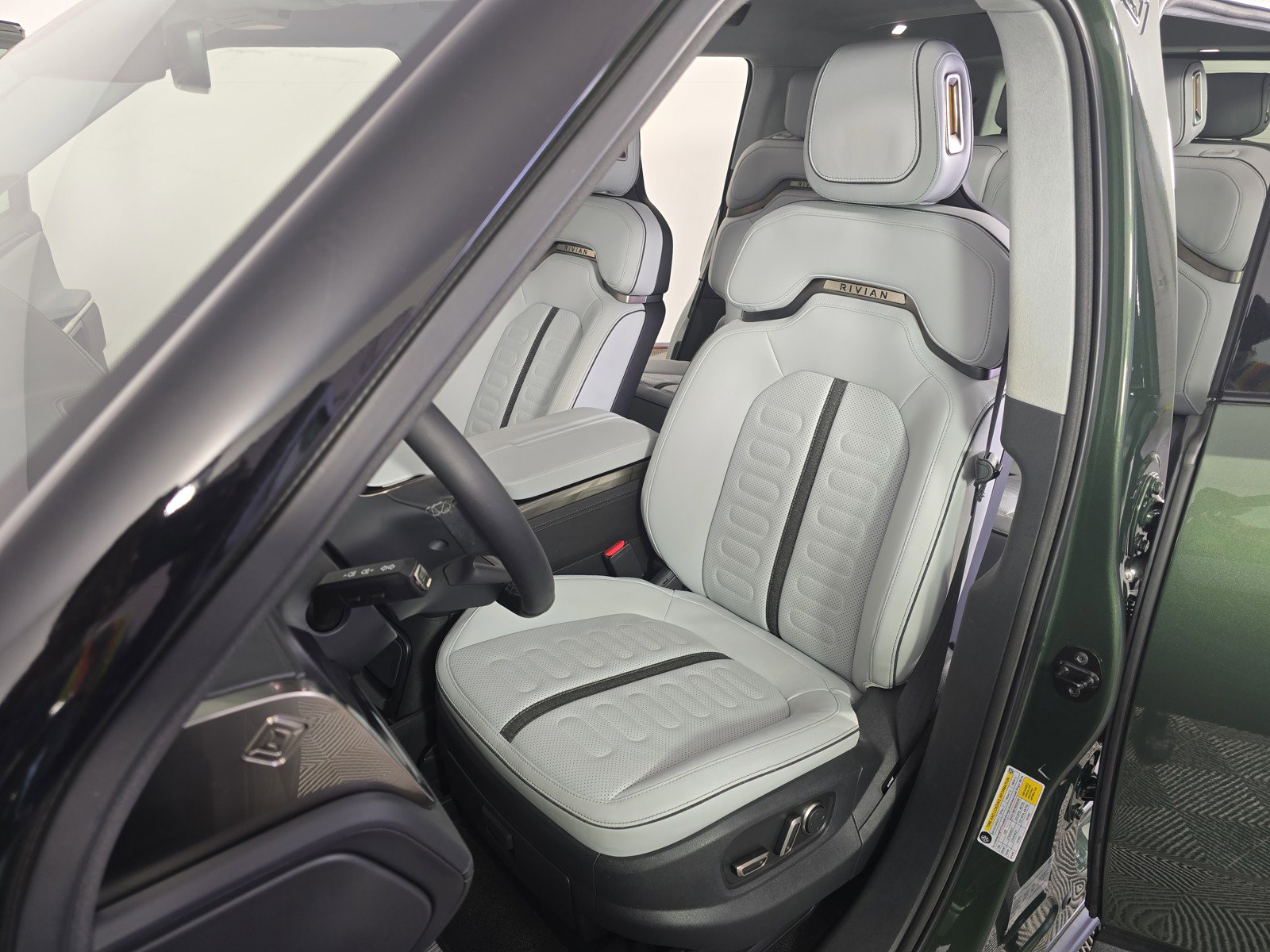 Used 2023 Rivian R1S Adventure AWD/4WD image 20