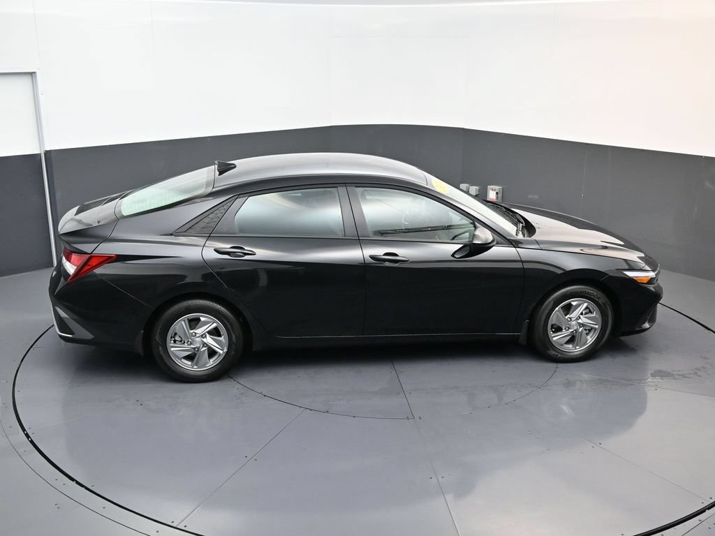 Certified 2026 Hyundai Elantra SE FWD image 14