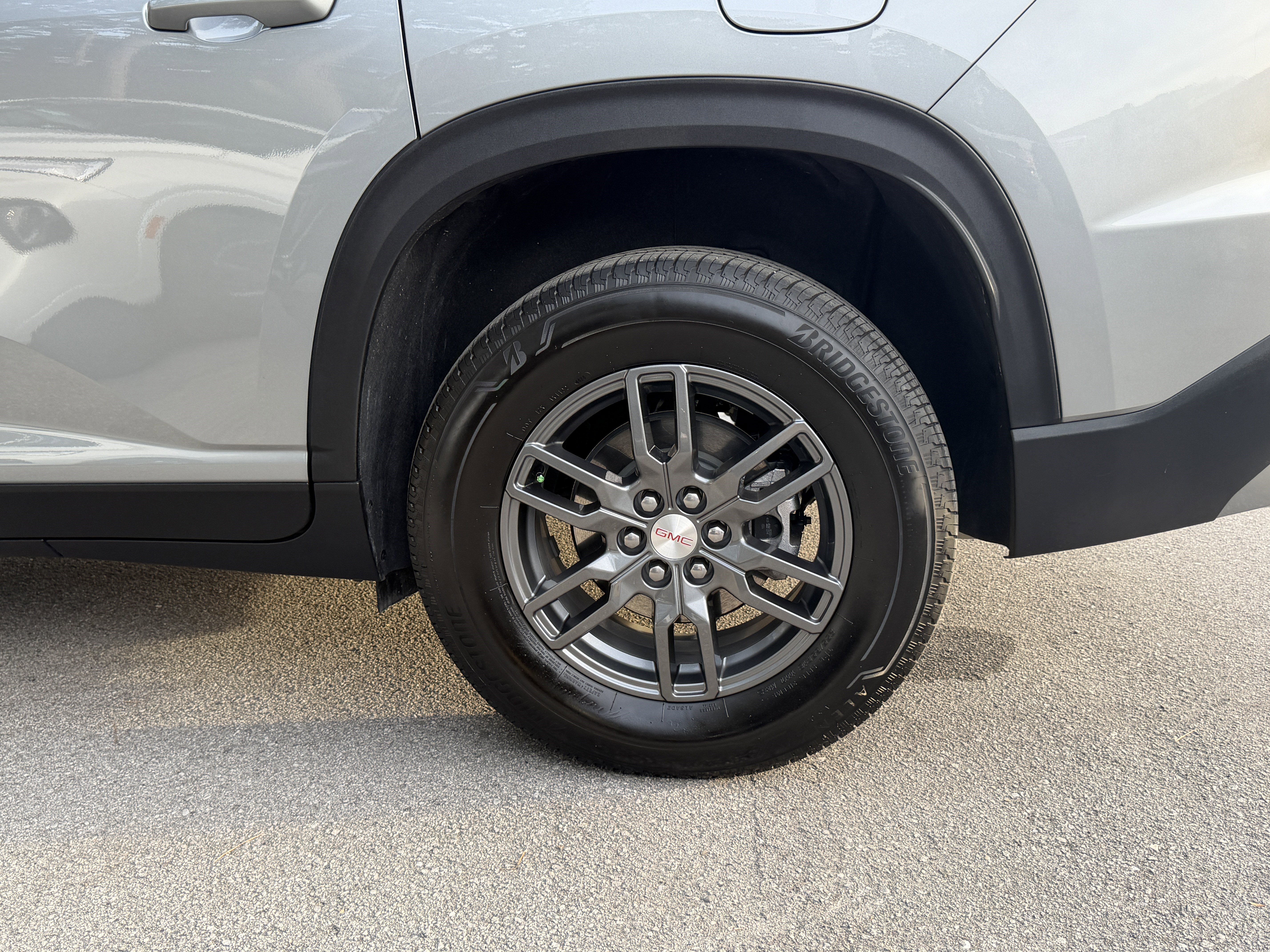 Used 2025 GMC Acadia Elevation image 11