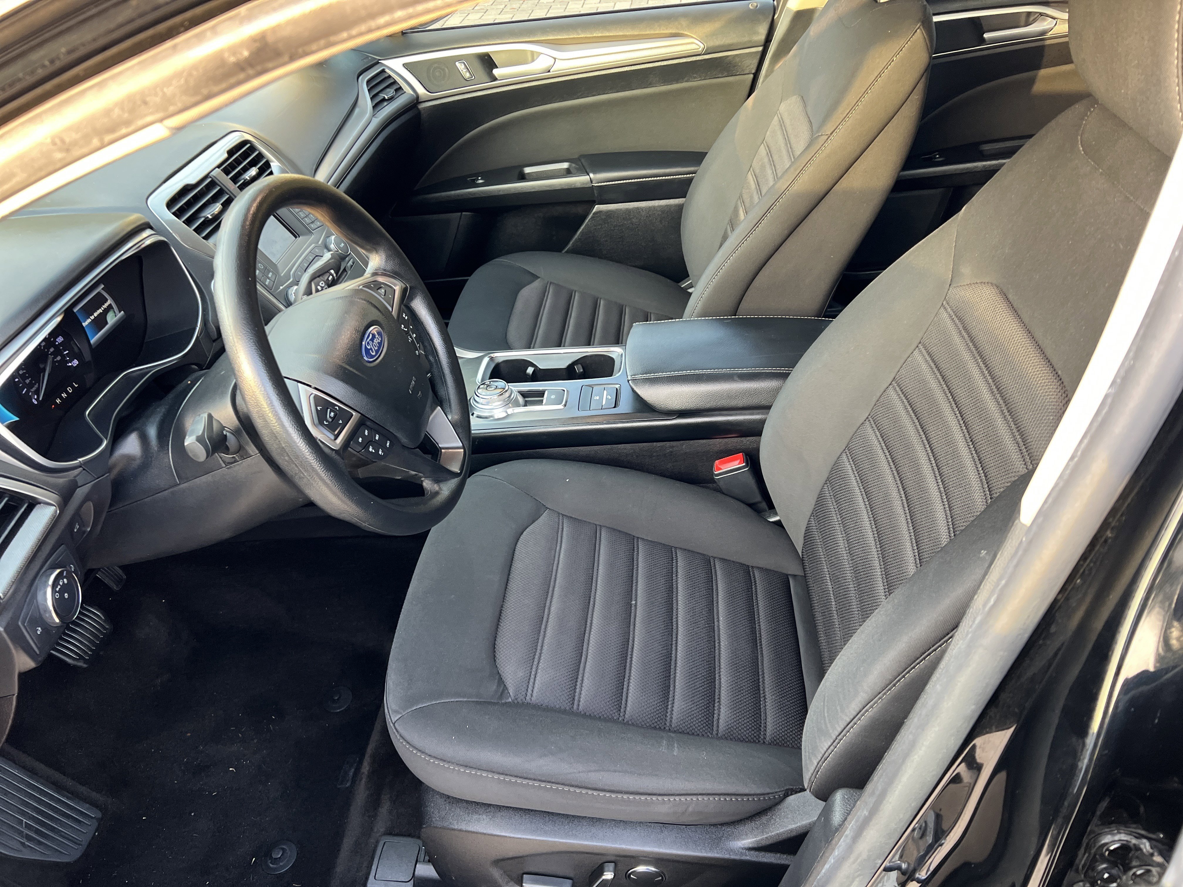 Used 2018 Ford Fusion SE image 16