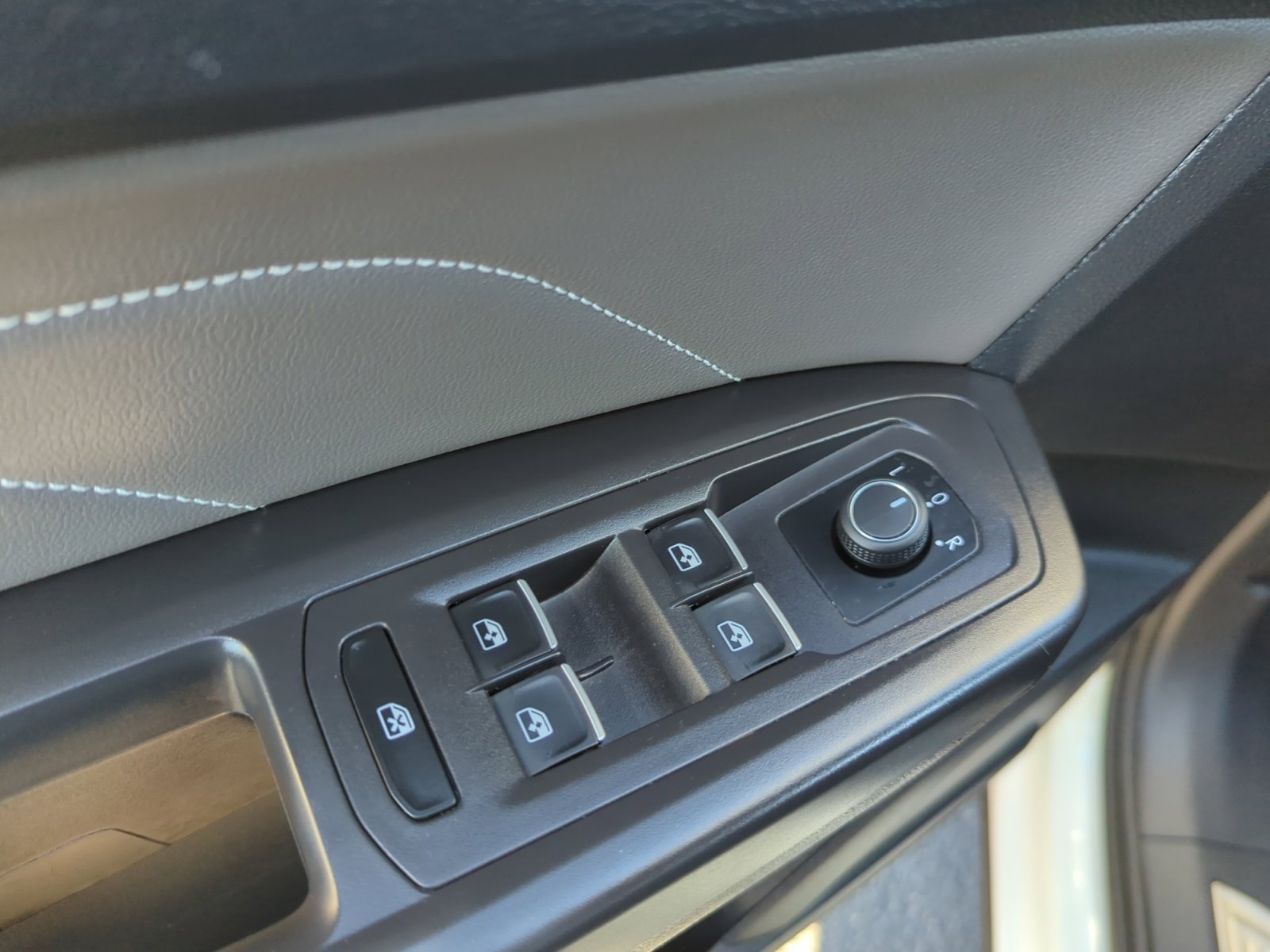 Used 2023 Volkswagen Atlas SE w/ Panoramic Sunroof Package image 16