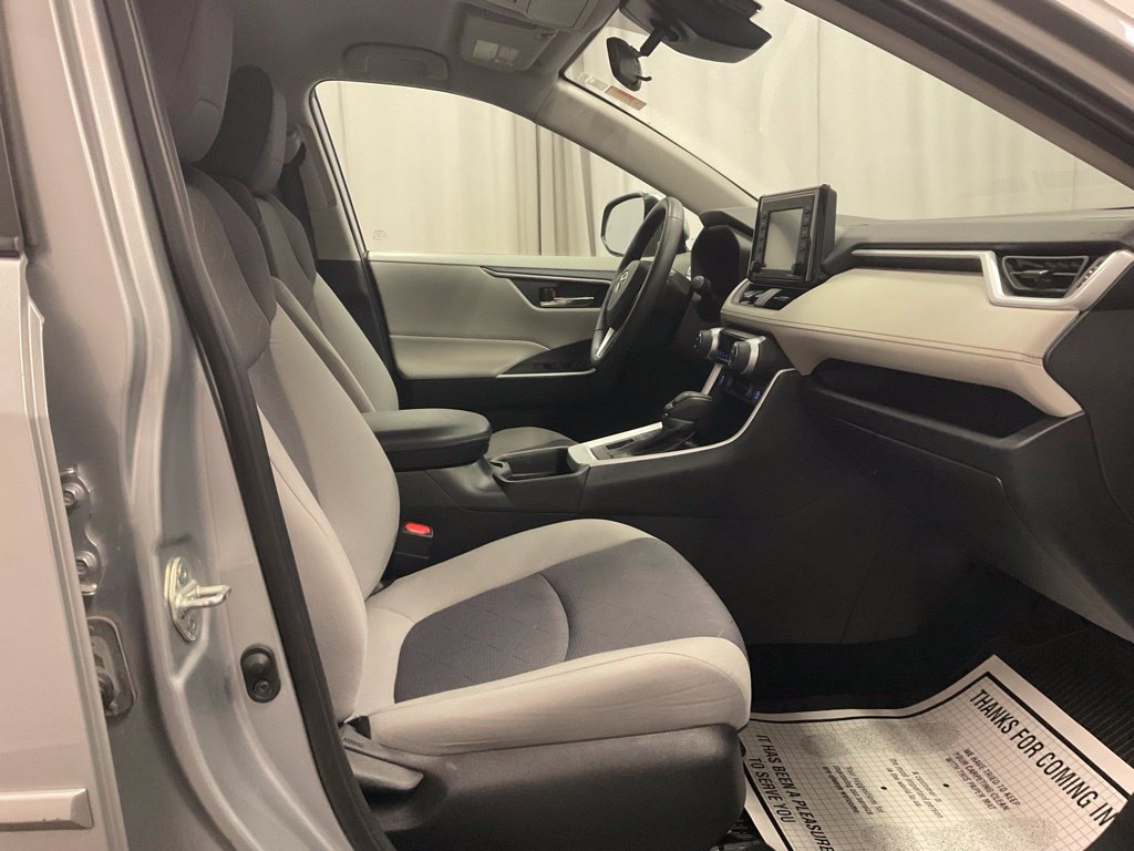 Used 2021 Toyota RAV4 XLE w/ XLE Grade Weather Package AWD/4WD image 29