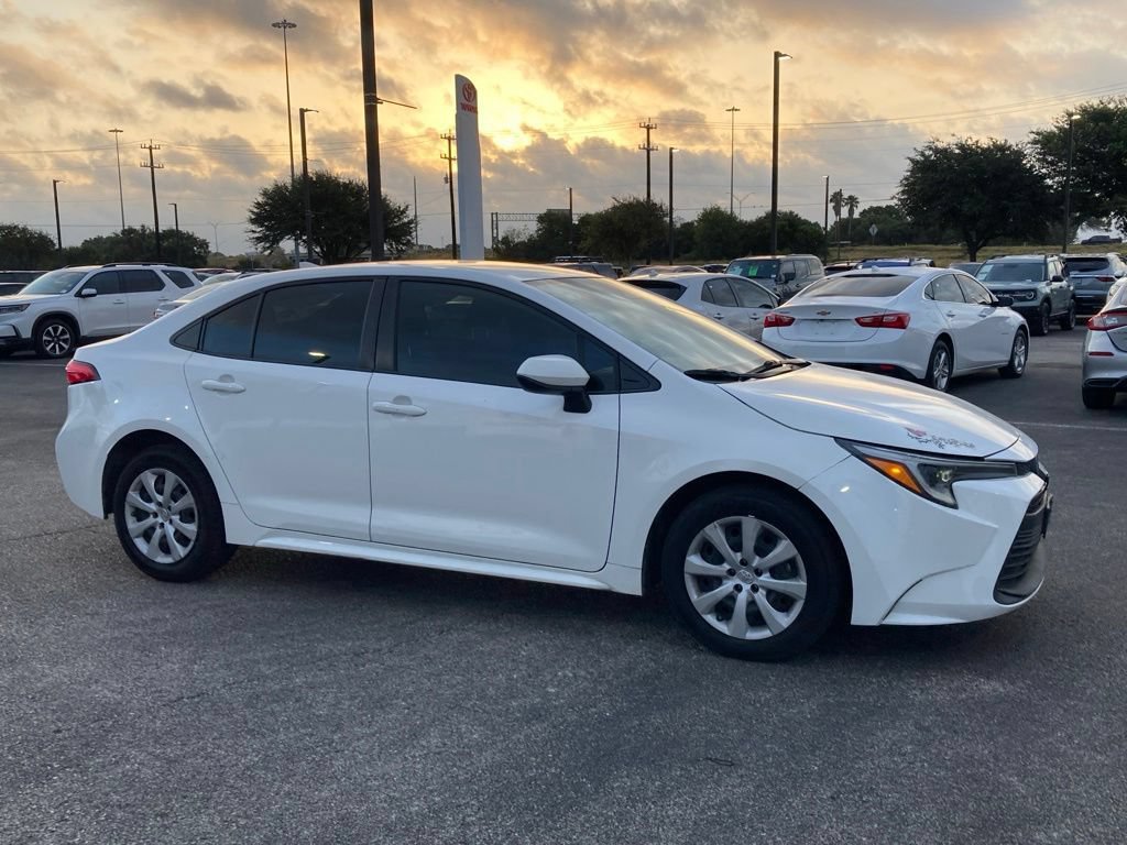 Used 2023 Toyota Corolla LE FWD image 2