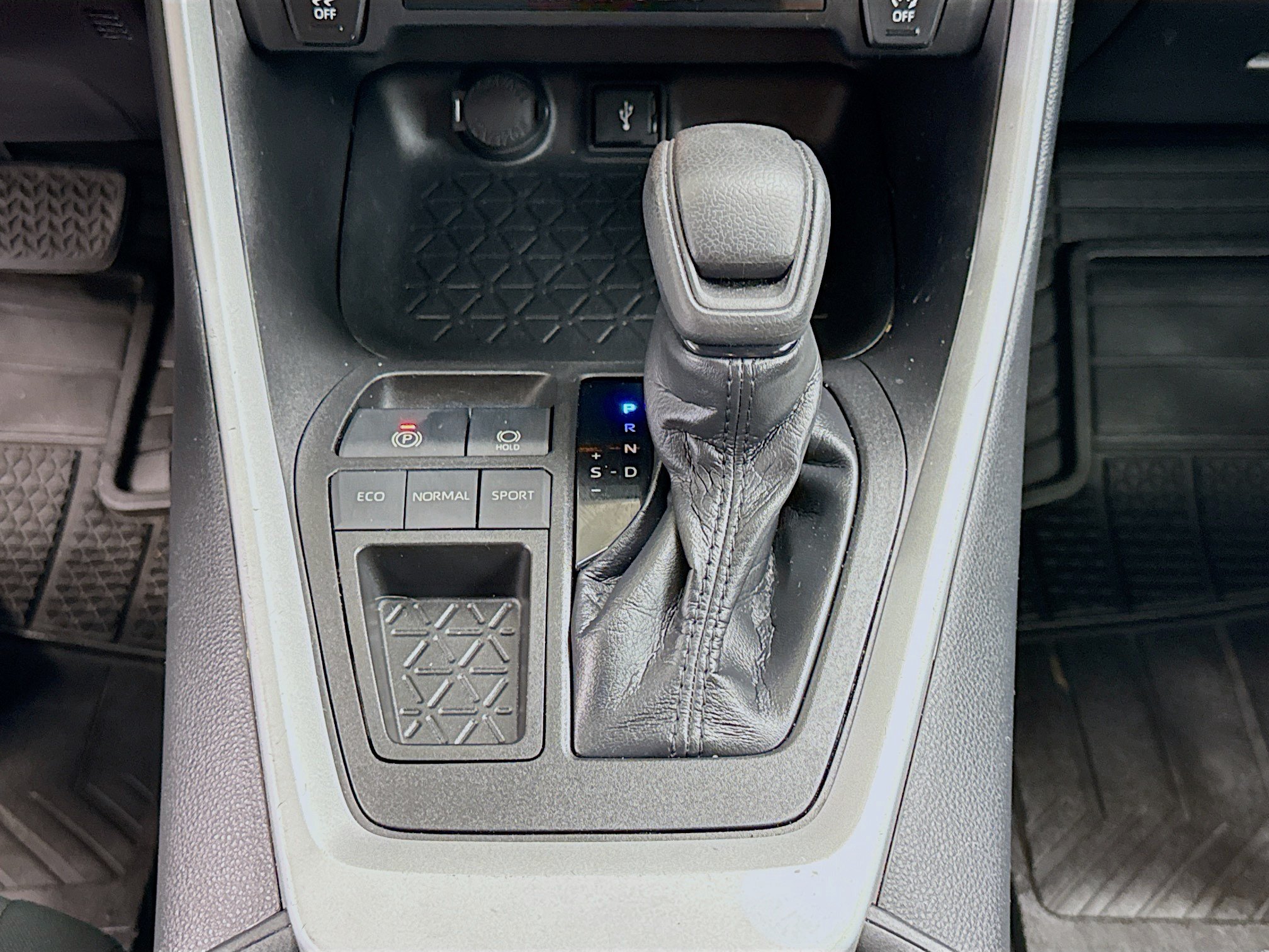 Used 2021 Toyota RAV4 XLE FWD image 24