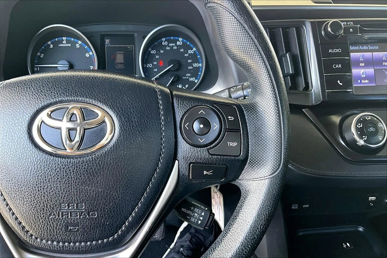 Used 2017 Toyota RAV4 LE FWD image 11