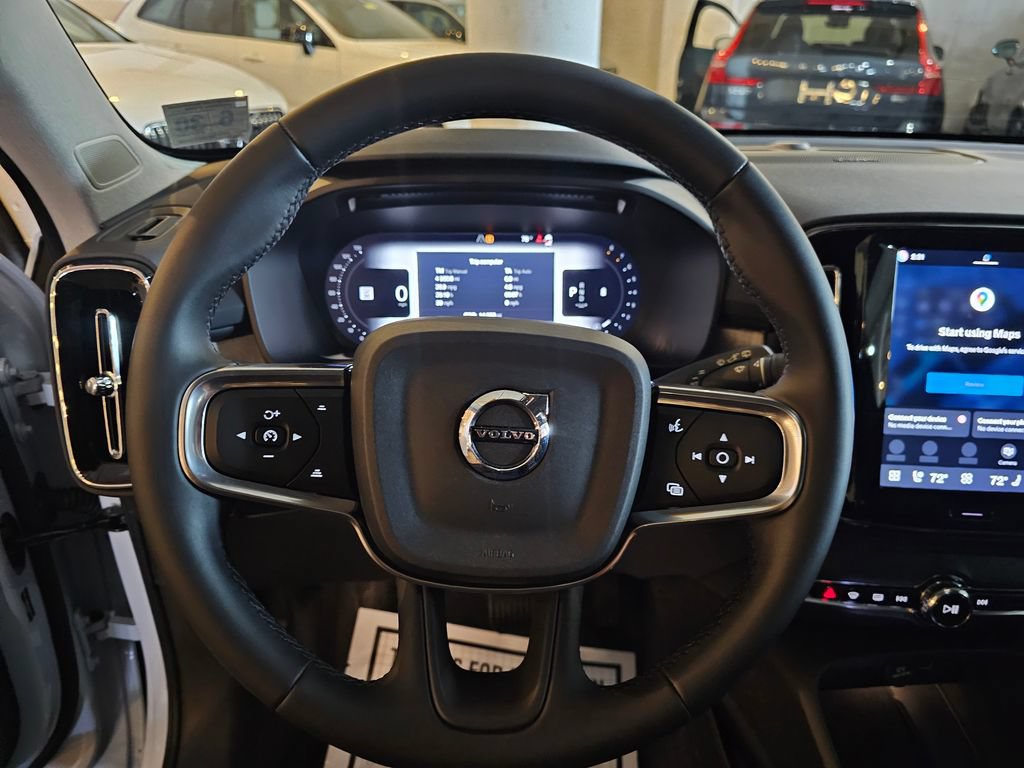 Certified 2025 Volvo XC40 B5 Ultra AWD/4WD image 18