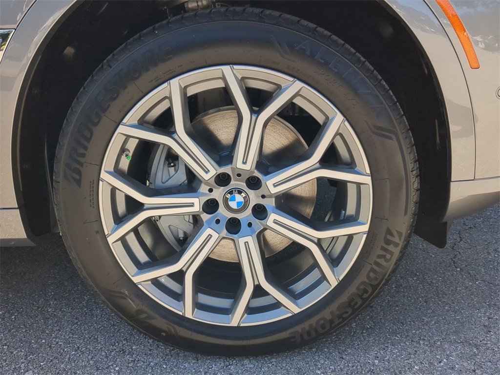 New 2026 BMW X7 xDrive40i w/ Premium Package image 11