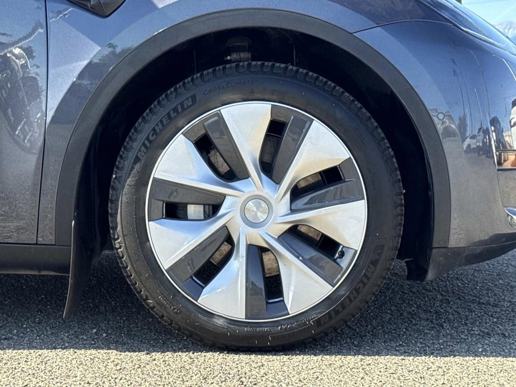 Used 2021 Tesla Model Y Long Range image 30