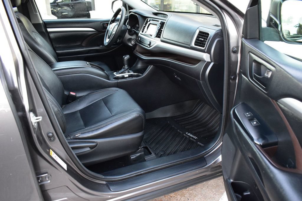 Used 2014 Toyota Highlander LE FWD image 16