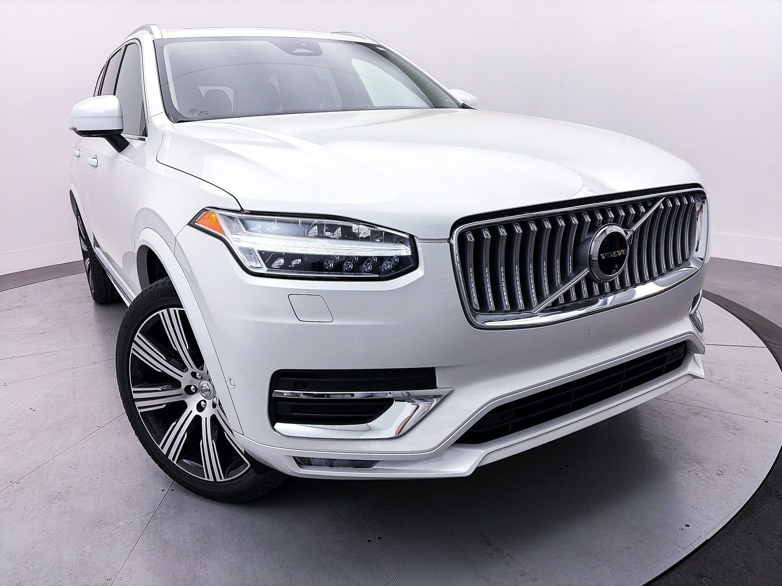 Used 2024 Volvo XC90 B6 Plus w/ Protection Package Premier image 3