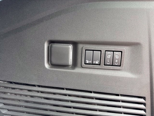 New 2026 Chevrolet Suburban Premier AWD/4WD image 31