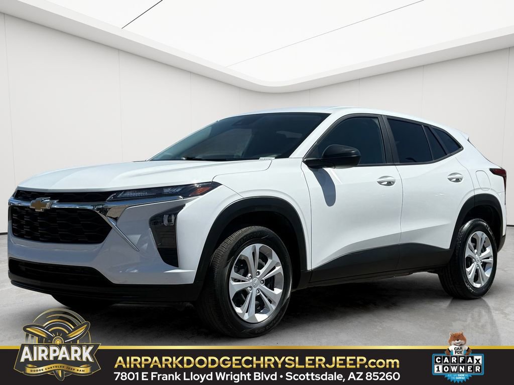 Used 2025 Chevrolet Trax LS image 1