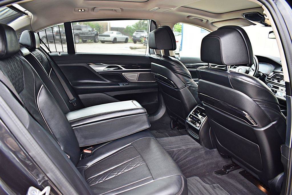 Used 2022 BMW 740i RWD image 22