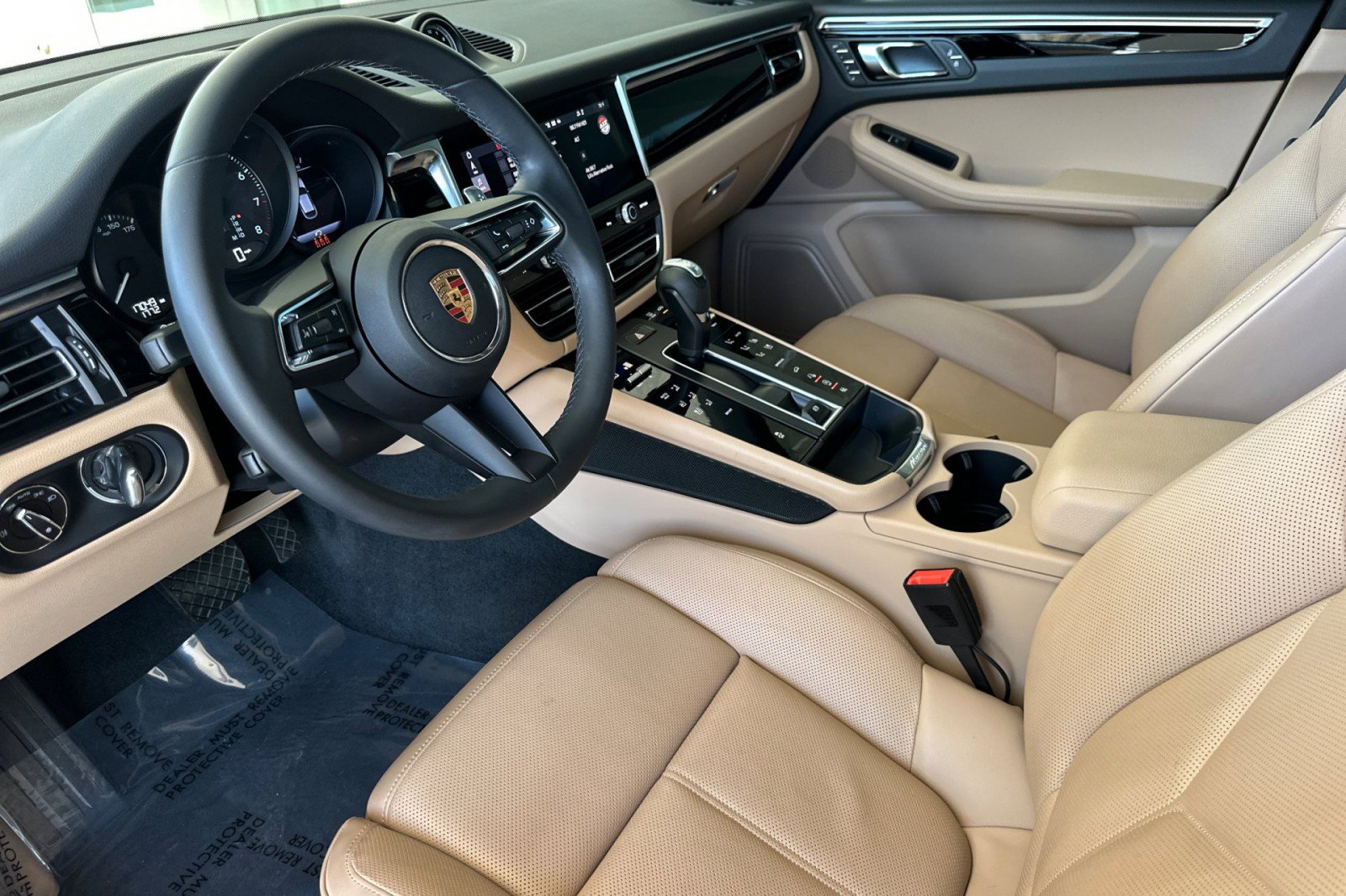 Certified 2023 Porsche Macan AWD image 4
