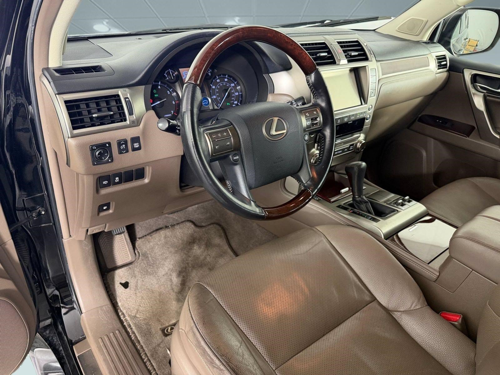 Used 2018 Lexus GX 460 Premium w/ Premium Package AWD/4WD image 4