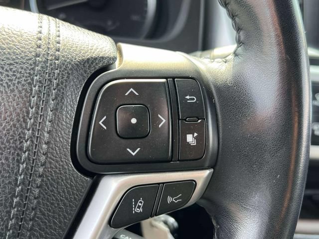 Used 2018 Toyota Highlander Plus AWD/4WD image 22