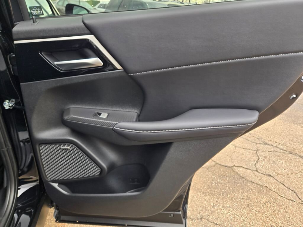 New 2026 Mitsubishi Outlander SE FWD image 8