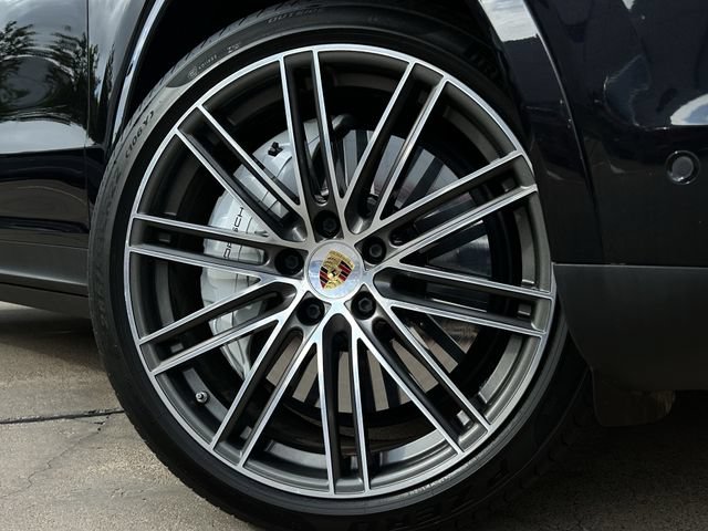 Used 2022 Porsche Cayenne Platinum Edition AWD/4WD image 10