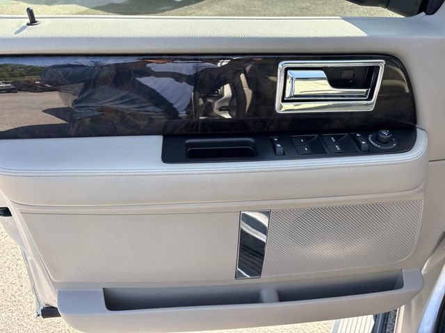 Used 2017 Lincoln Navigator Select AWD/4WD image 24